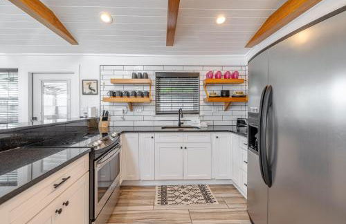 Bayview Cottage - Sun deck, pool, and more! - Foto 15