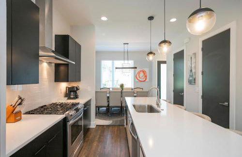 Luxury Townhome Skyline Views Mins To DT - Foto 41