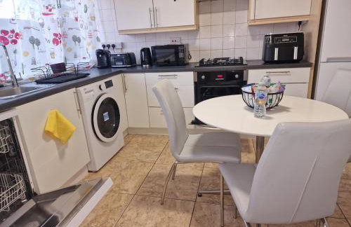 NightRest Homes 5 minutes to Luton Airport -Wifi - Free Parking -Luton - Foto 25