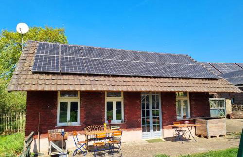 Das alte Backhaus auf dem Bio-Bauernhof - Foto 1