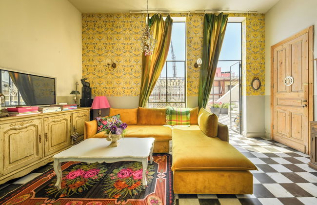 Elegant 1BR Apt w Balcony in the City - Photo 1