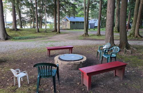 Lake Access! Twin Birch Resort - Kodiak Cabin - Foto 41