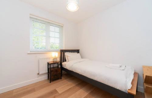 Gorgeous 4 BR House Near Station mins to London - Pass the Keys - Foto 25