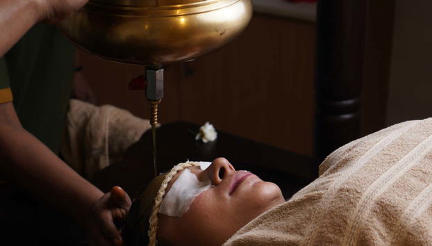 Take part in a daily ayurvedic massage