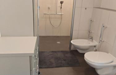 Haus 2 Etagen Garten 1 Badezimmer,1 Gäste Wc 200 Qm 5 Betten Gehoben mit Garten - Foto 15