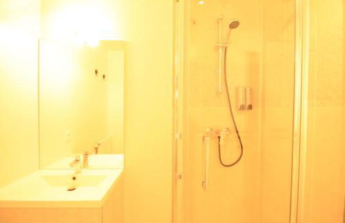 Luxe Neuf - 8mn pied RER C-Paris-Eiffel Tower, Parking Rue Gratuit, Balcon Privé, Matelas Bultex 160x200, Ascenseur, Hôpital d'Arpajon - Foto 24