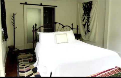 Sun Drenched Suite in Starland Arts District - Foto 2