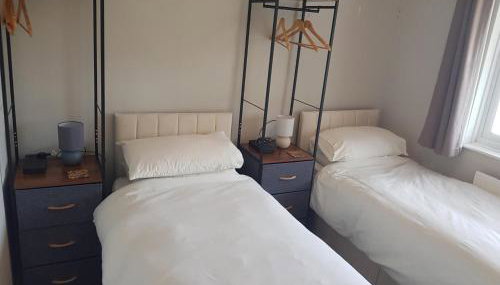 Beechcroft 2 bed part house - Photo 3