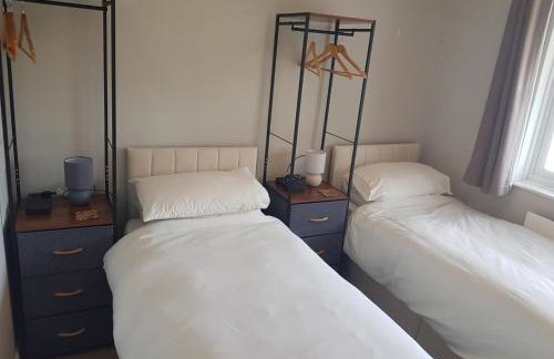 Beechcroft 2 bed part house - Photo 3