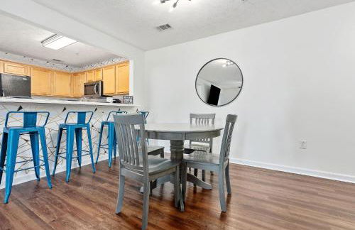 New 4BR 4BA AU Oasis 2 Mins to Downtown & Stadium Sleeps 10 - Foto 36
