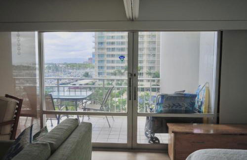 Ilikai Hotel Condo with Kitchen and Ocean View - Foto 12
