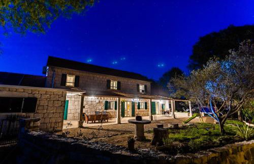 Charming stone house with private pool & jacuzzi - Holiday Home Vera - Photo 3