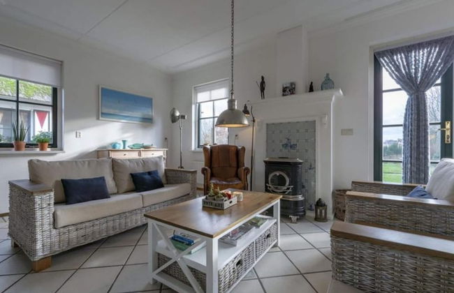 Beautifully Situated Luxury Villa on the Water - Foto 72