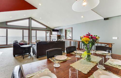 Spacious Edgerton Home with Private Beach and Views! - Foto 8