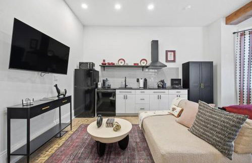 The Raven - 2nd Floor South Wing - Photo 22