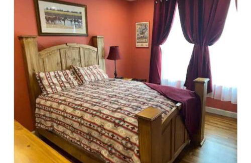 StockYards!-1 block away ! Cowboy Cottage sleeps 9 - Foto 28