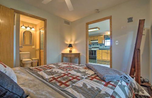 Vivid Cedar Ridge Cabin about 23 Miles to Wichita! - Foto 13