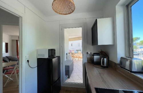 Facing the sea 2 steps from the beaches - Photo 11