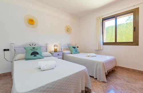Villa close to Ibiza Town Sleeps 12 - Photo 32