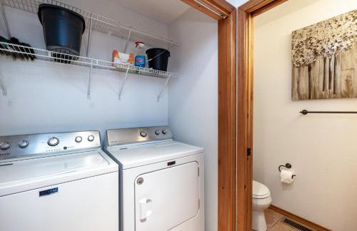 Chalet in the Pines Spa Game Room Wraparound Deck - Foto 44