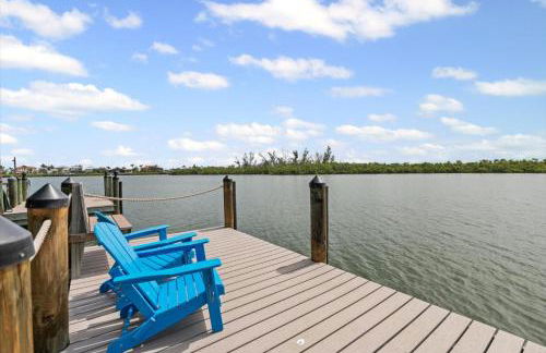 Private Bayfront Beach House with Dock, Steps to Beach and Restaurants - Foto 30