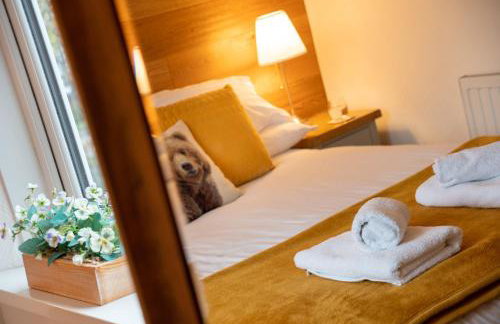 Woodland Cottage - private courtyard - Pet Friendly Retreat in the heart of Windermere - Photo 13