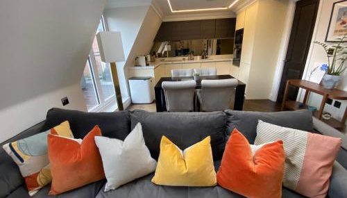 Beautiful Penthouse in centre of Winchester - Photo 3