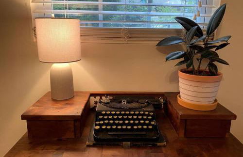 The Greenhouse Cozy Cottage- Walk to Downtown! - Foto 4