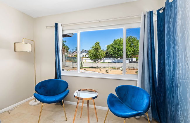 Modern Retreat With Spacious Yard Cozy Interiors - Foto 12