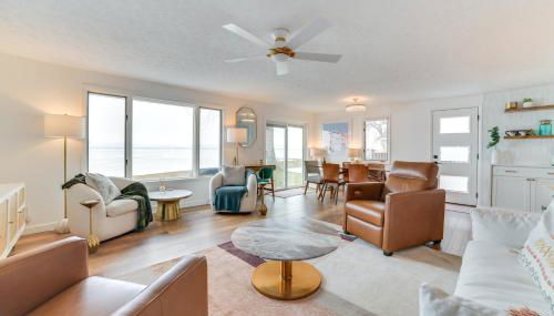 Bright Houghton Lake Home with Boat Dock and Fire Pit - Foto 5