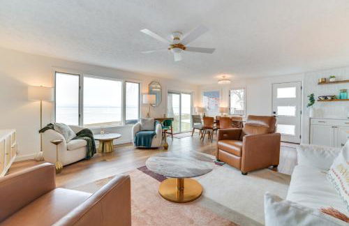 Bright Houghton Lake Home with Boat Dock and Fire Pit - Foto 5