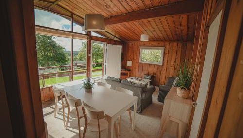 Timber Hill Self Catering Cedar Lodges - Foto 5, Garden view