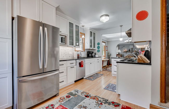 Edina Escape - Photo 13