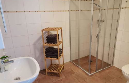 Appartement für 2 Personen Wohn und Schlafzimmer DuschBad Wi8 - Foto 3