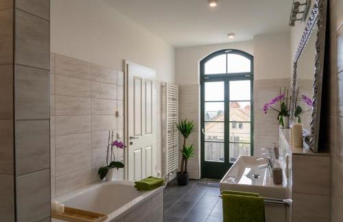 König Albert Residenz nahe BMW , Porsche , DHL und Messe - Foto 4