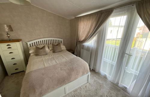 Seaview Caravan 2 Bedroom Sleeps 6 -WiFi -Smart Tv - Foto 10