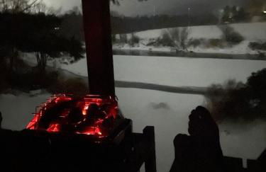 Modern Tiny House with hot tub & river near Stowe - Foto 37