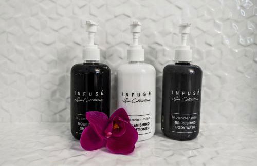 Luxury Modern Waterfront House in BEST Location! King Bed Suite & Close to Beach - Photo 20