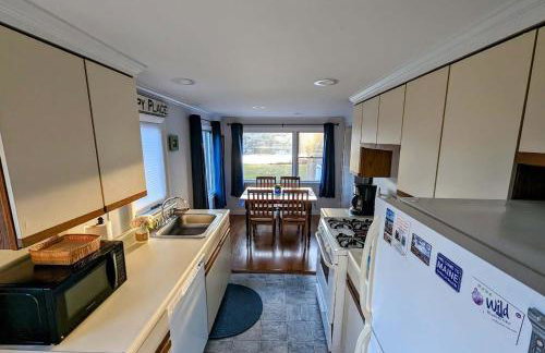 NEW Beachy Watering Cove Cottage - Foto 35
