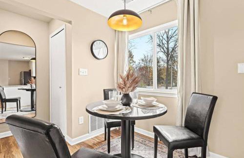 New! Charming Upper Unit in the Heart of Roseville - Foto 8