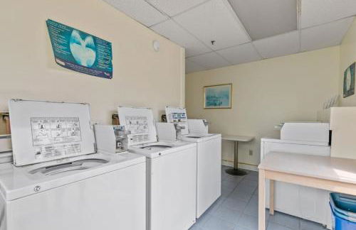 Spacious Family Suite Steps to the Beach (444) - Foto 28