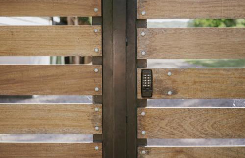 Coach House - Photo 13