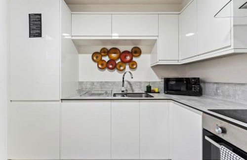 Bloom Court -Sleeps 6-Free Parking with Workspace & High-Speed WiFi - Foto 16