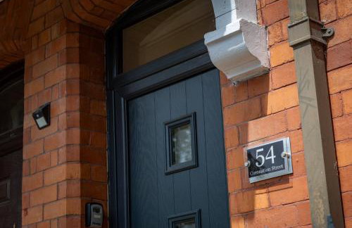 Modern City Centre Townhouse sleeps 10 & Parking - Foto 25