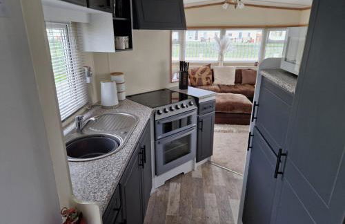 Browns caravan rentals, ingoldmells 4 berth caravan silver beach - Foto 3