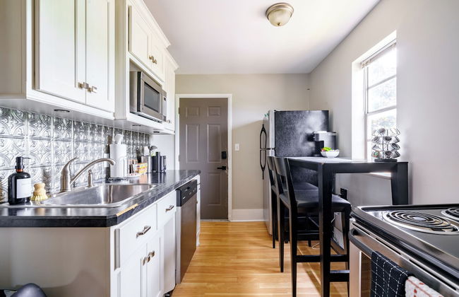 Jungle House Columbus Short North Downtown Free Parking - Steps to Convention Center & Nationwide Arena - 1BR Luxury Home - Sleeps 6 - Over 5,800 Five Star Stays - Foto 114