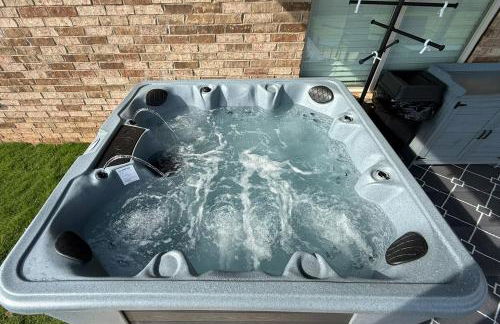 Hot Tub and Game Room Raider Resort in Lubbock - Foto 33