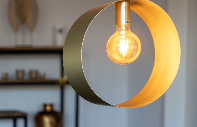 Cozy Villa With Lakeside Views - Photo 28