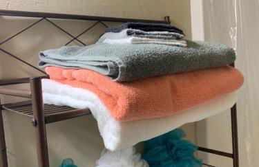 Cheerful 3 Bdrm space, 2 bath!. You gotta love it! - Photo 32