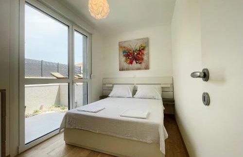 Cozy seaside apartment with private pool & terrace - Foto 21